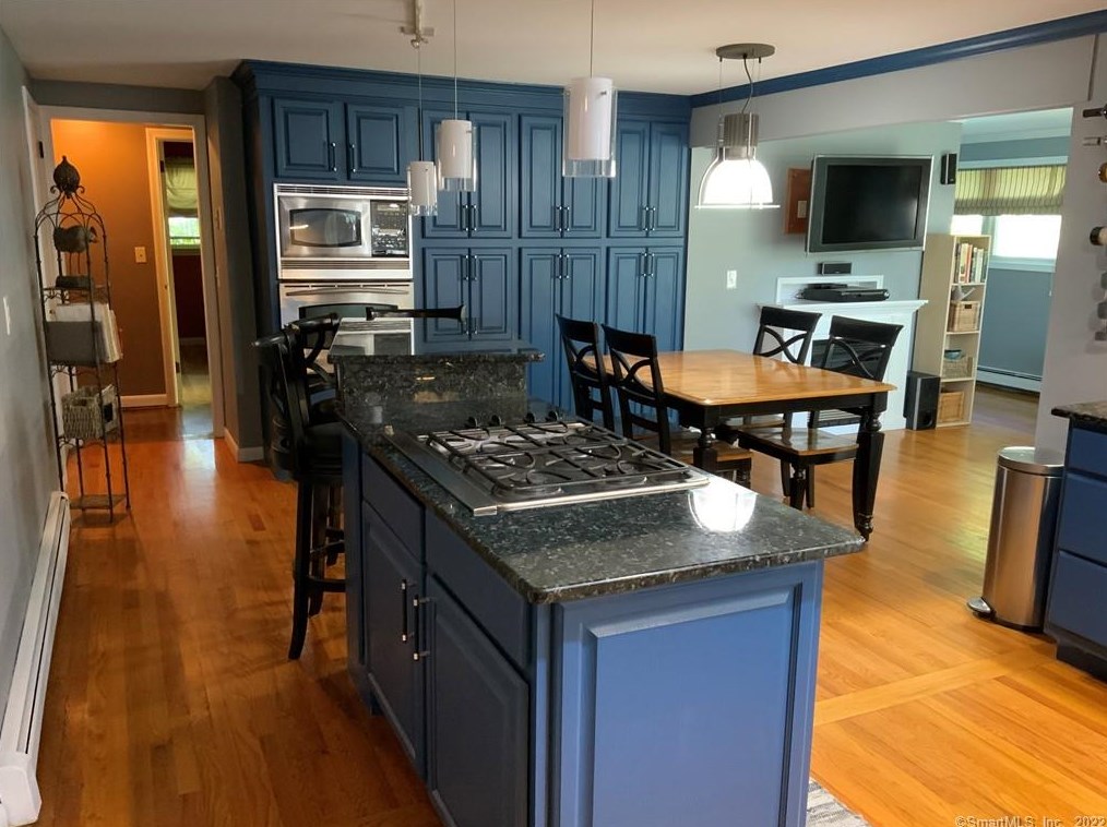 142 Dale Rd, Hartford, CT 06109 exterior