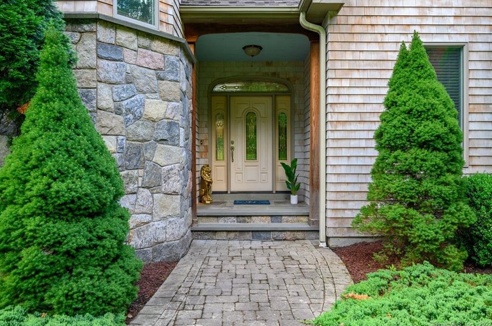 4 Butternut Ridge, Newtown, CT 06470