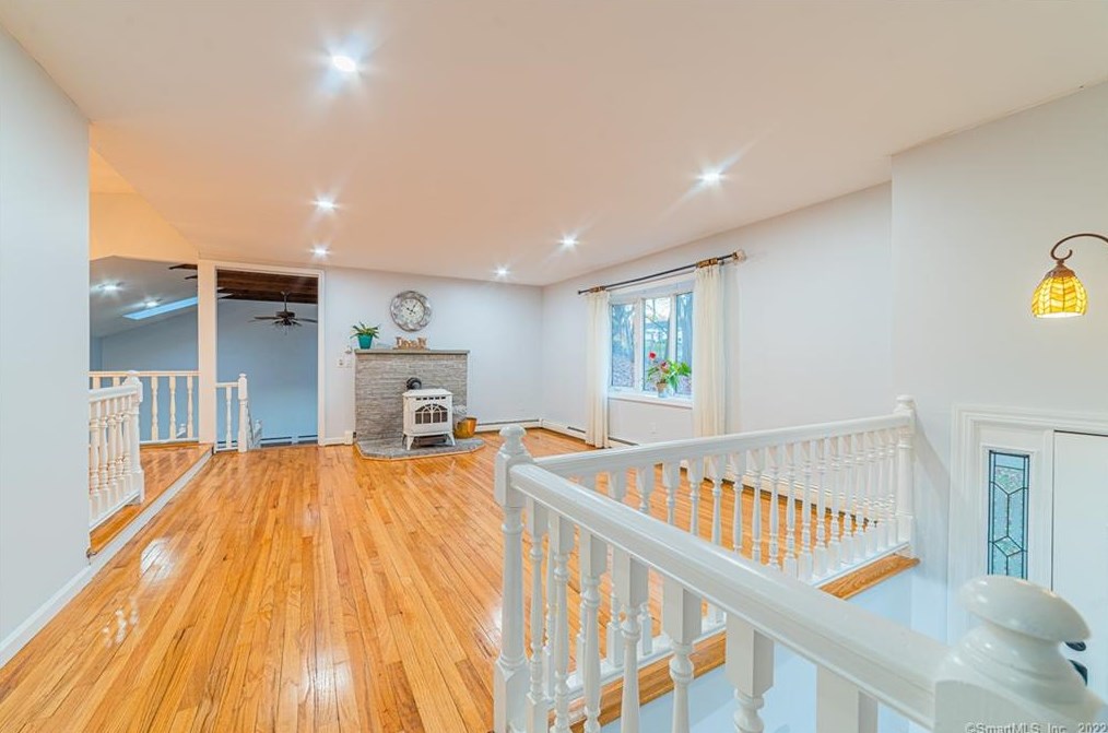 17 Pond Crest Rd, Danbury, CT 06811-2814