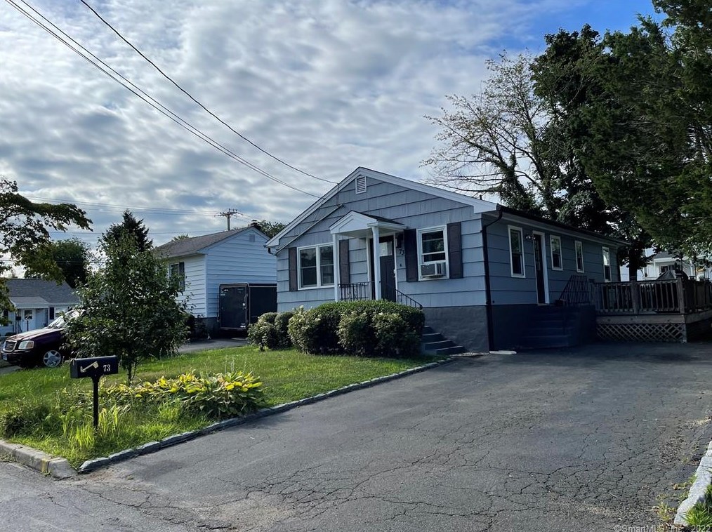 73 Bullard St, Fairfield CT  06825-3716 exterior