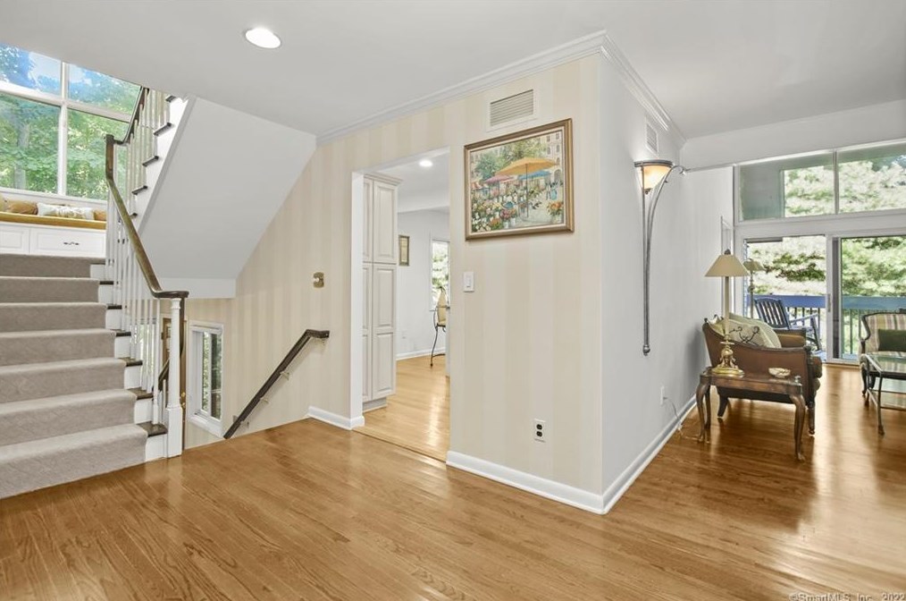 377 Main St #18, New Canaan, CT 06840