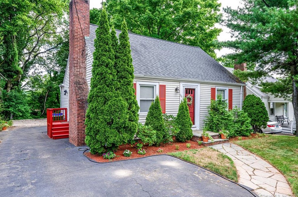 215 Shepard Ave, New Haven, CT 06514-1828