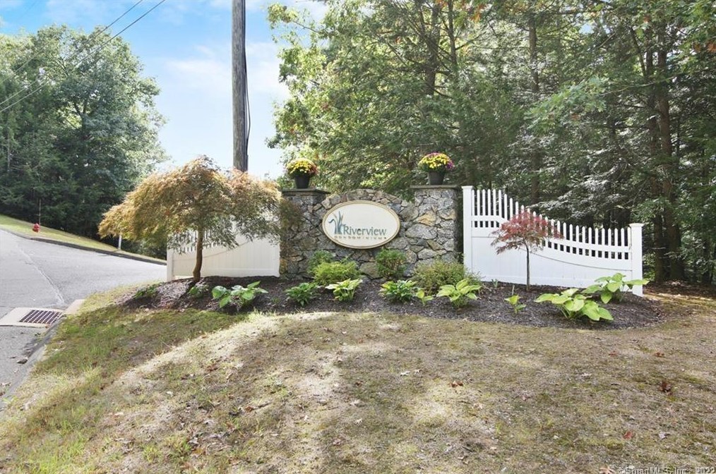 11 Trout Brook Cir, Newtown CT  06470-2651 exterior