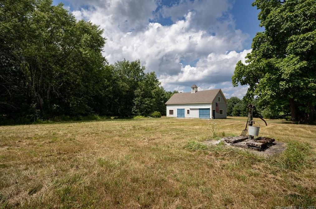453 Cedar Ln, New Hartford, CT 06057