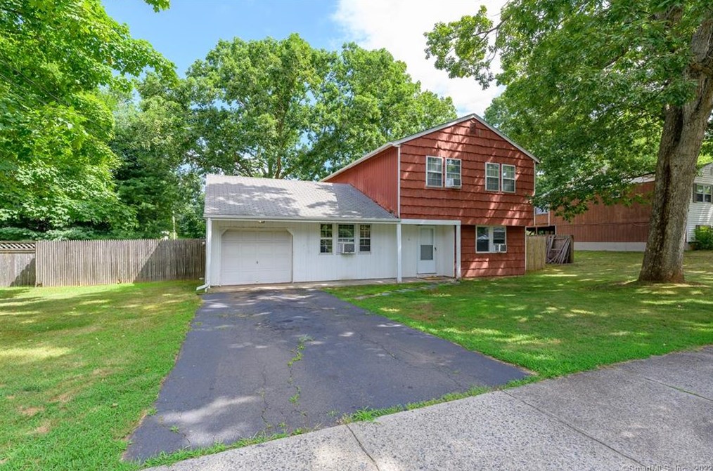 105 Flower Dr, New Haven CT 06518-2414 exterior