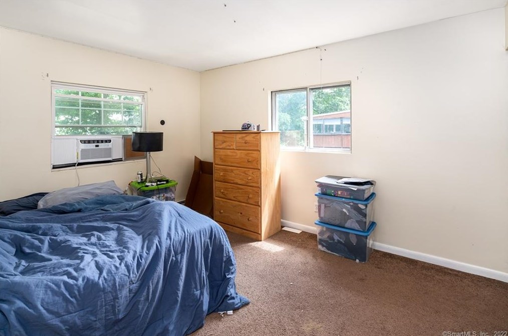 105 Flower Dr, New Haven CT 06518-2414 exterior