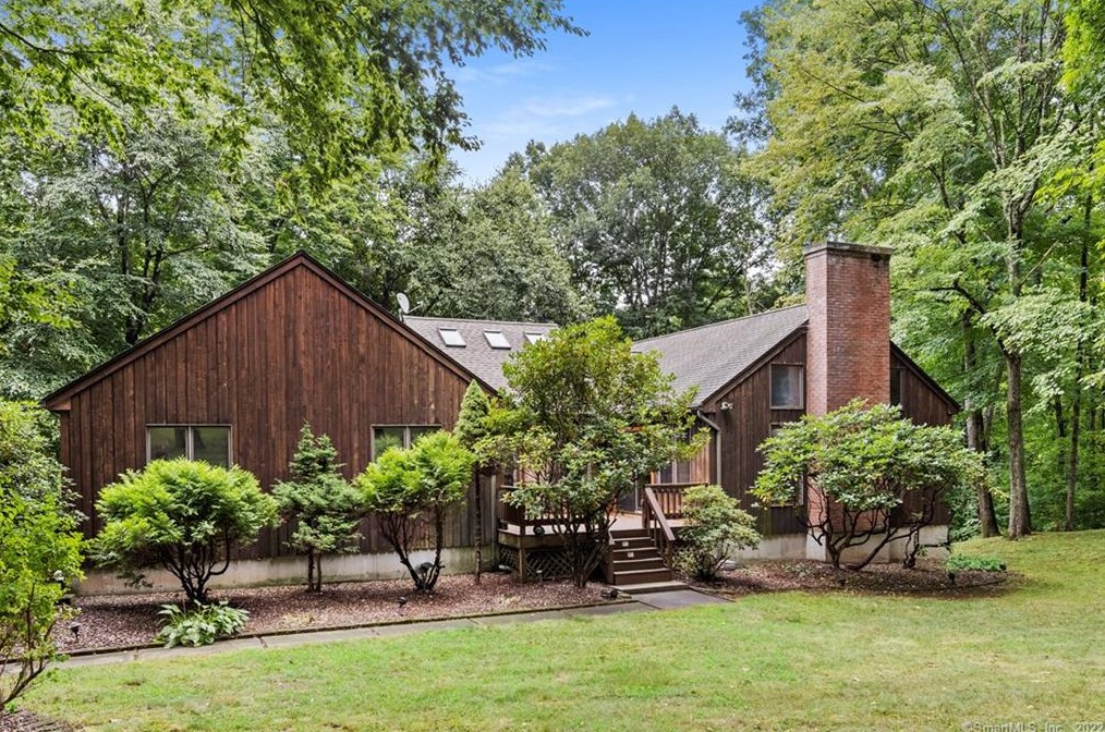 21 Orchard Ln, Middlefield, CT 06455