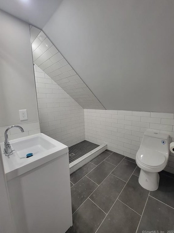 230 Garfield Ave #3rd Floor, Bridgeport, CT 06606