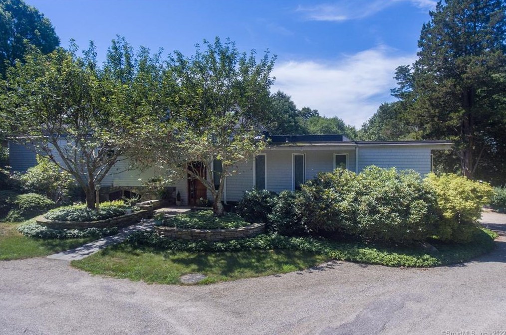 135 Montauk Ave, Stonington, CT 06378