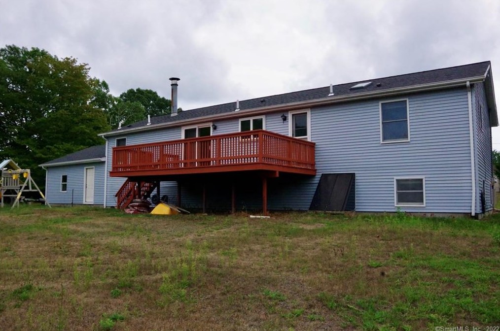 2 Stone St, Waterford, CT 06385