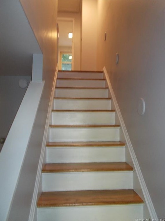 29 Benton St, Winsted CT  06098-1303 exterior