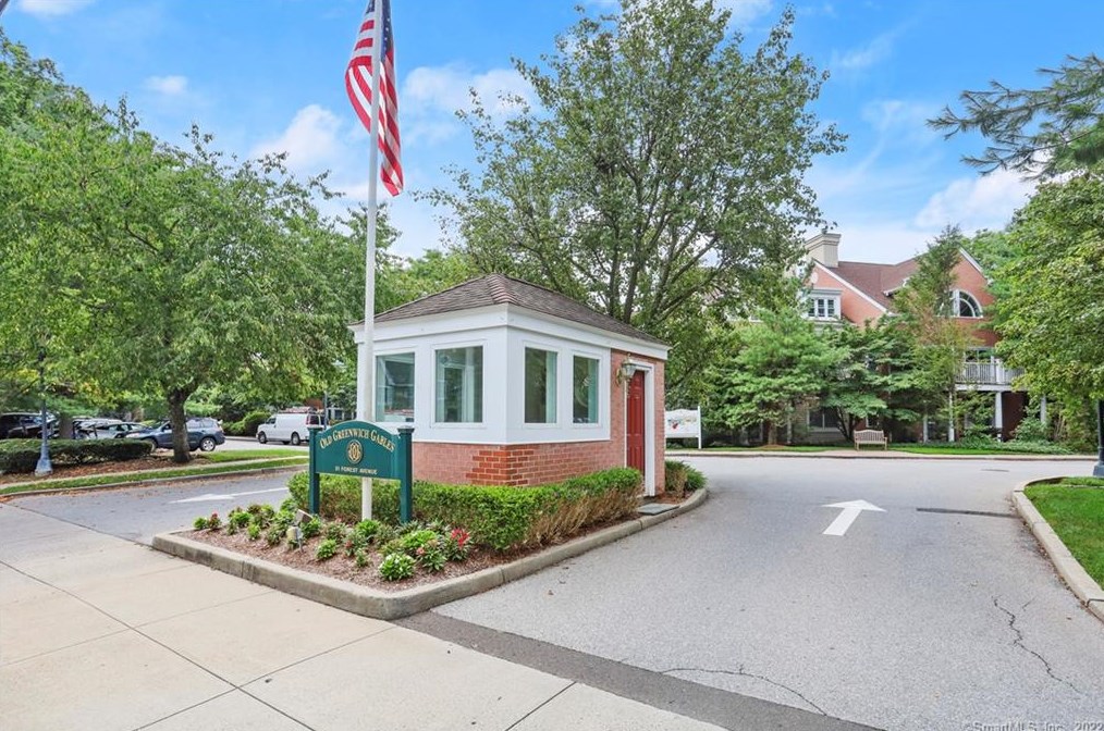 51 Forest Ave, Old Greenwich CT 06870-1524 exterior