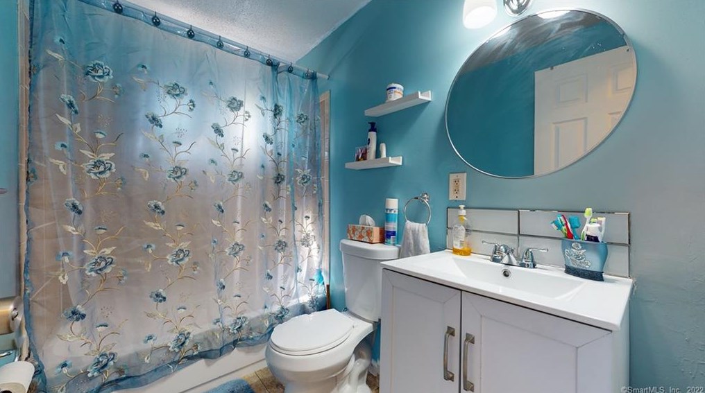 53 Baltic St, Hartford CT  06112-1202 exterior