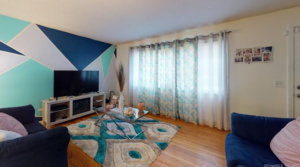 53 Baltic St, Hartford CT  06112-1202 exterior