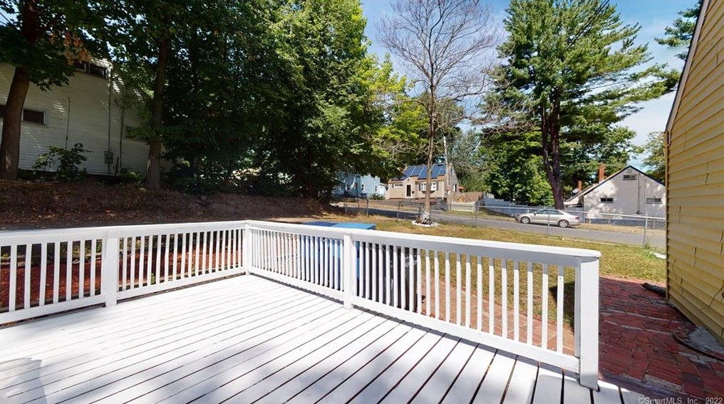 53 Baltic St, Hartford CT  06112-1202 exterior