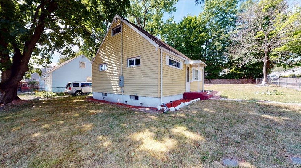 53 Baltic St, Hartford CT  06112-1202 exterior