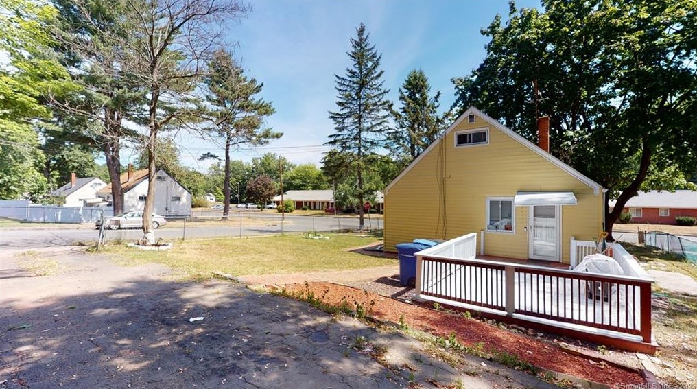 53 Baltic St, Hartford CT  06112-1202 exterior