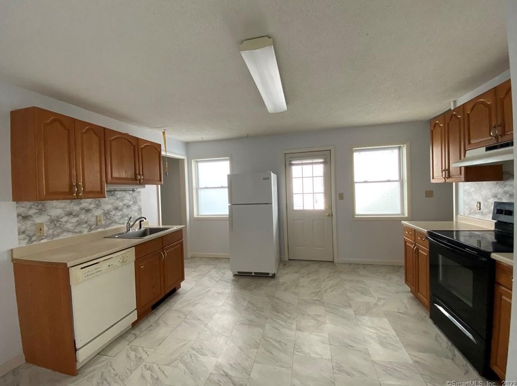 33 Norfolk St #2nd Fl, Torrington, CT 06790