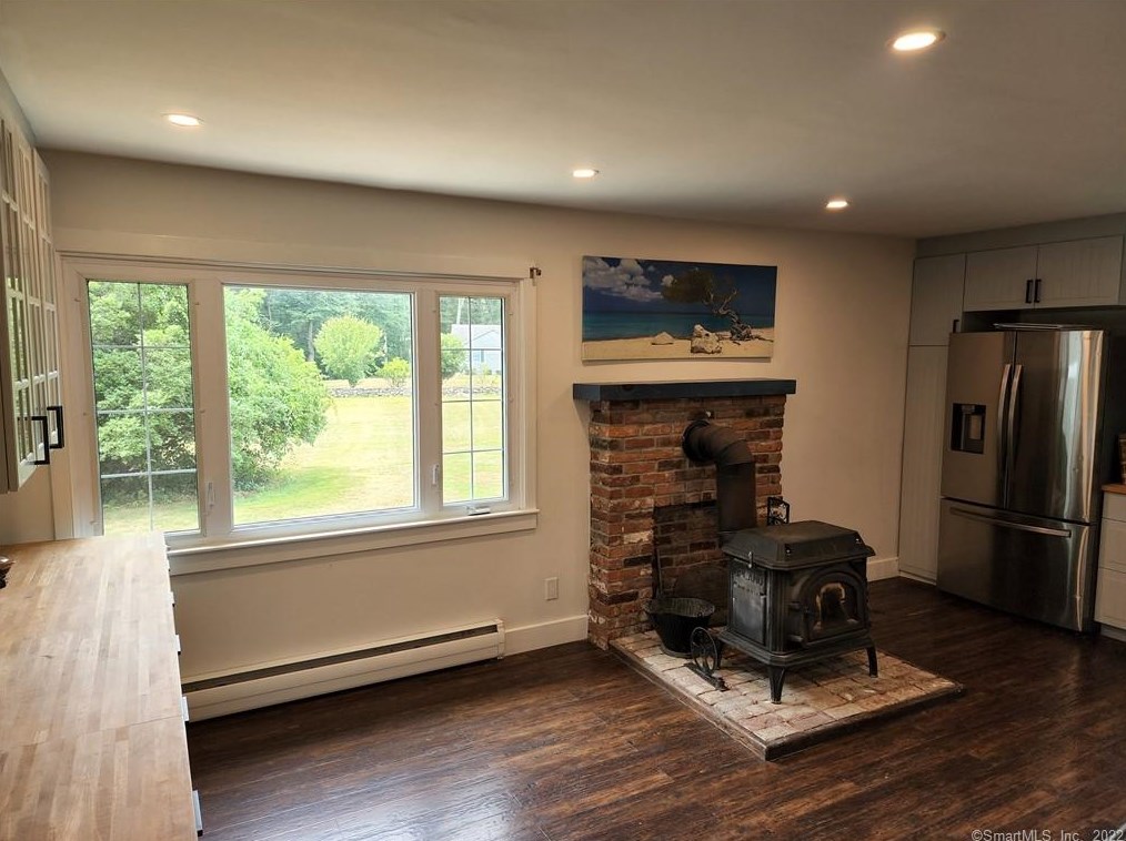 343 Colonel Ledyard Hwy, Gales Ferry, CT 06339