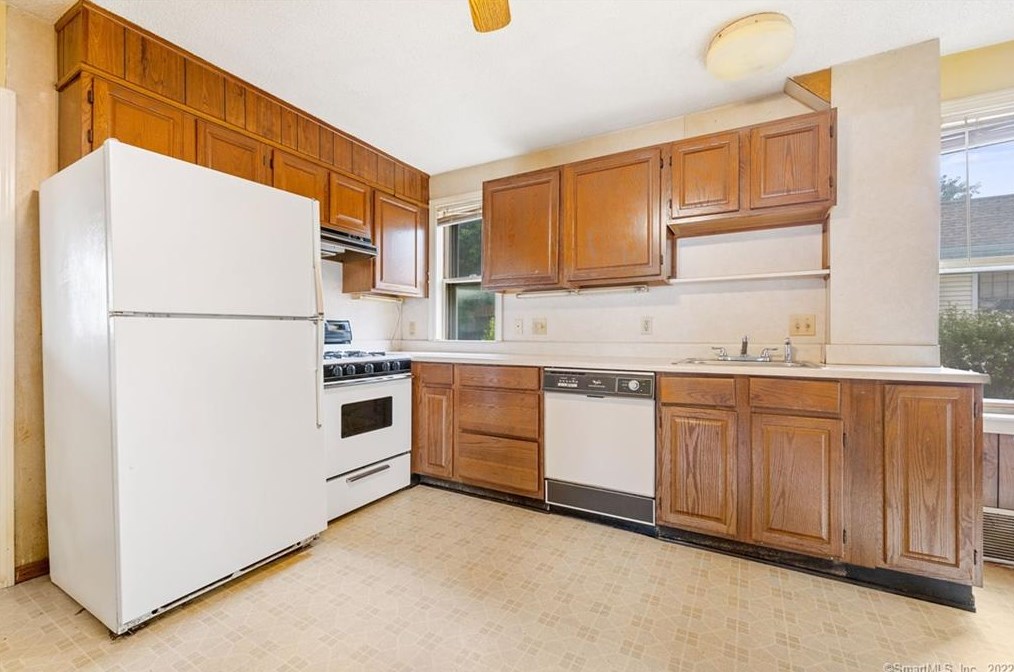 152 Glendale Ave, Hartford CT 06106-3004 exterior