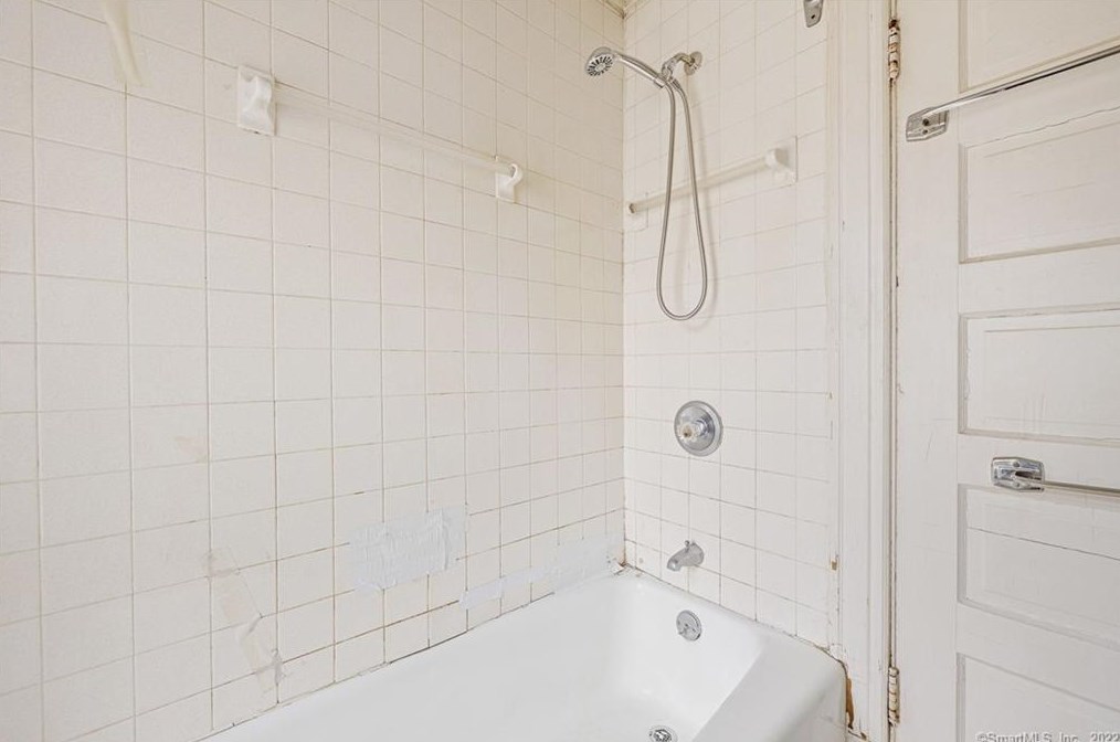 152 Glendale Ave, Hartford CT 06106-3004 exterior