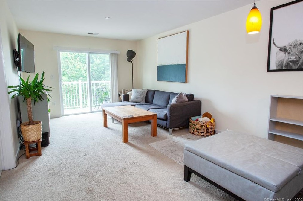 26 Schoolhouse Dr #307, Hartford, CT 06110