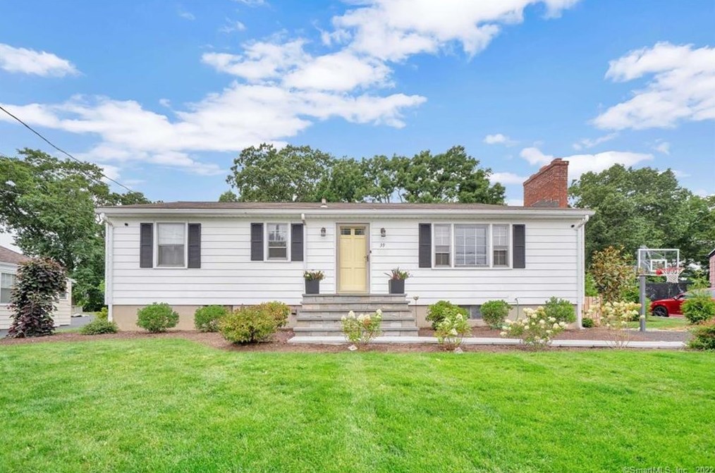 39 Grove St, Stratford, CT 06615