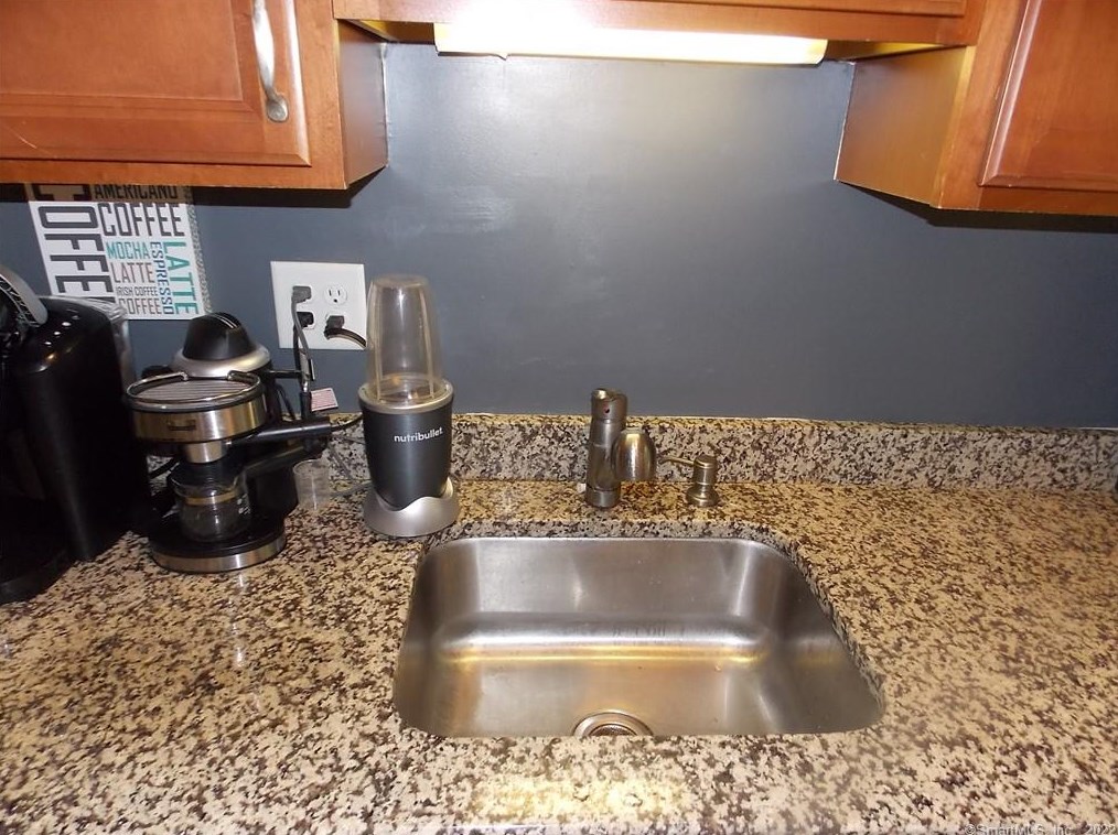 3 Stebbins Brook Ln, Simsbury CT  06070-2452 exterior