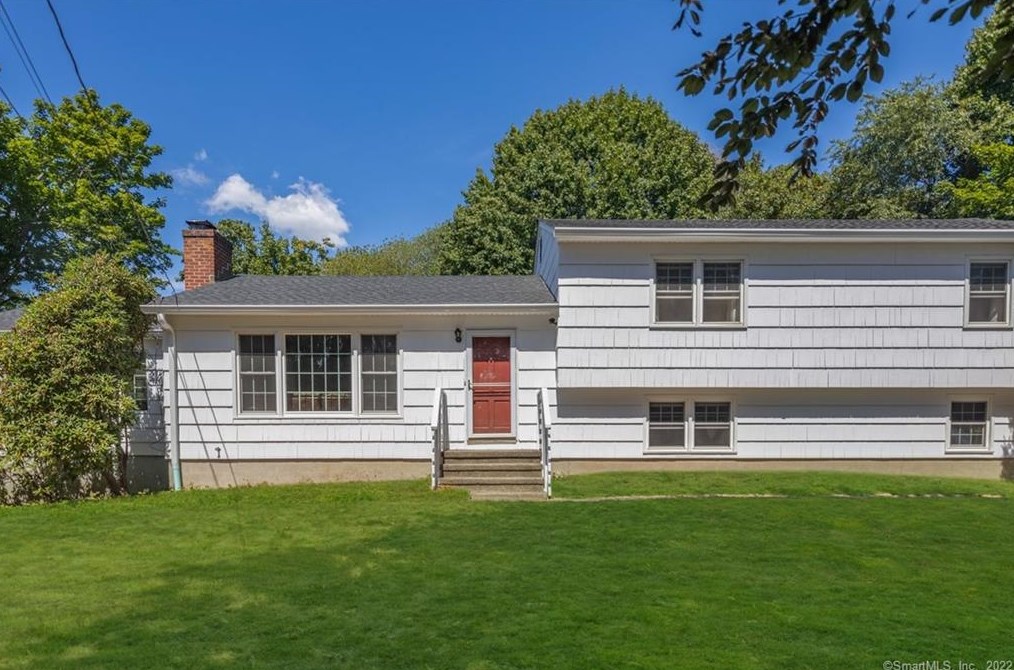 27 Pheasant Ln, Norwalk, CT 06854