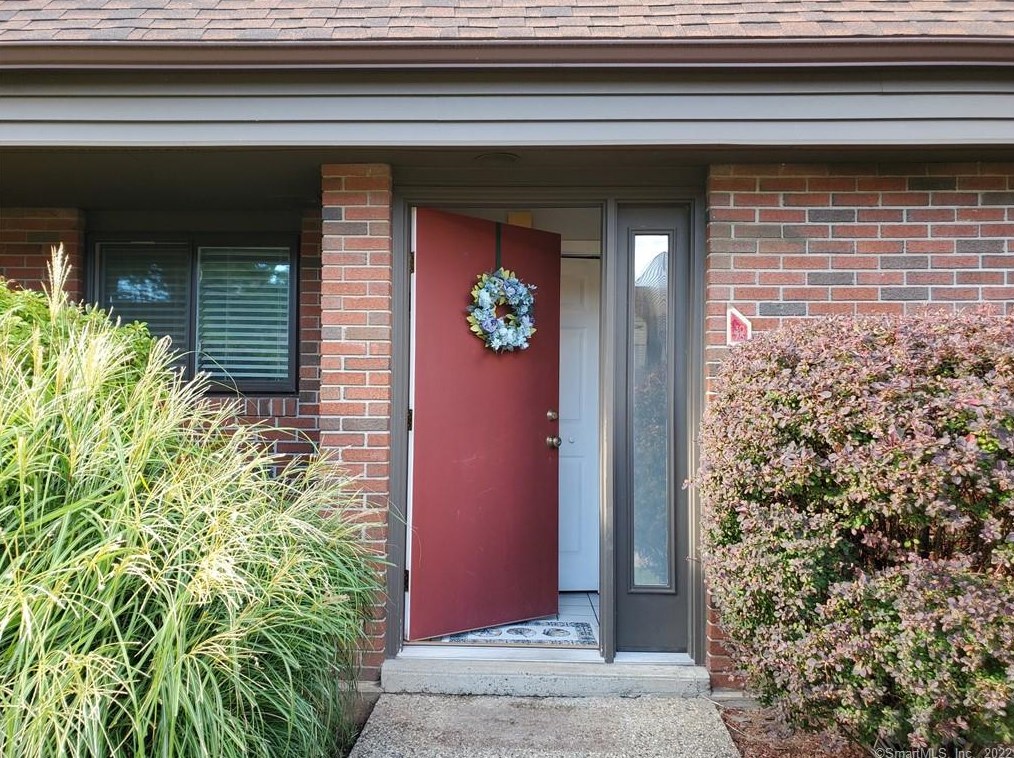 75 Montoya Dr, Branford, CT 06405-2529
