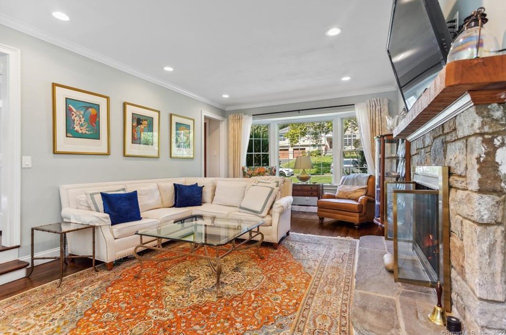 67 Pond Pl, Cos Cob, CT 06807