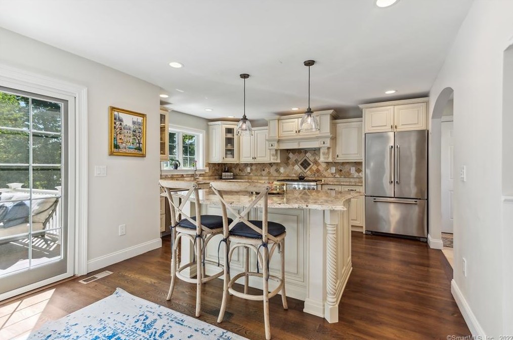 67 Pond Pl, Cos Cob CT  06807-2223 exterior