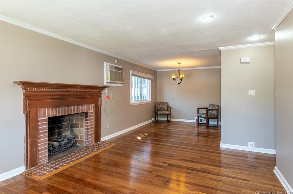 193 Thomaston St, Hartford, CT 06112-1369