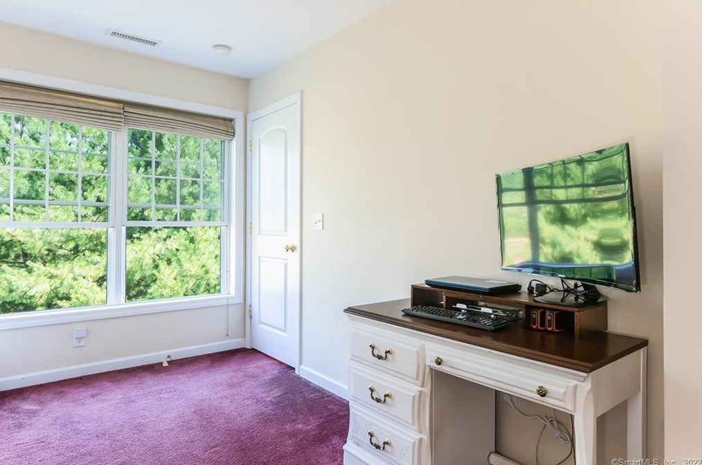 15 Freedom Way, Niantic CT  06357-1044 exterior