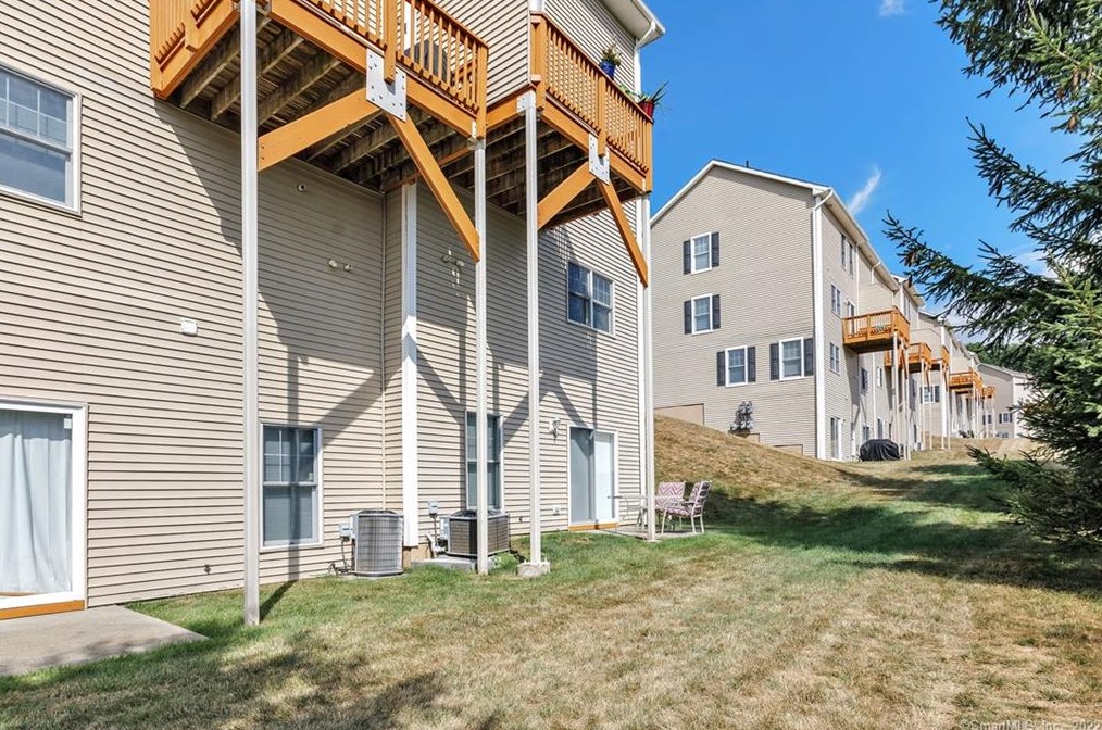 15 Scuppo Rd, Danbury CT  06811-5303 exterior