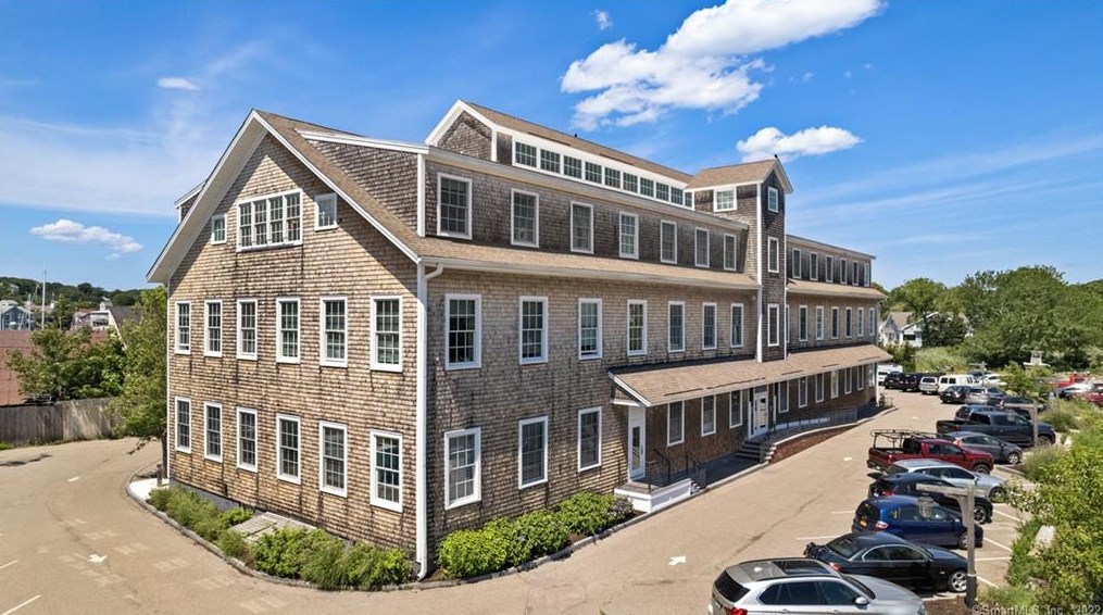 60 Willow St #206, Mystic, CT 06355