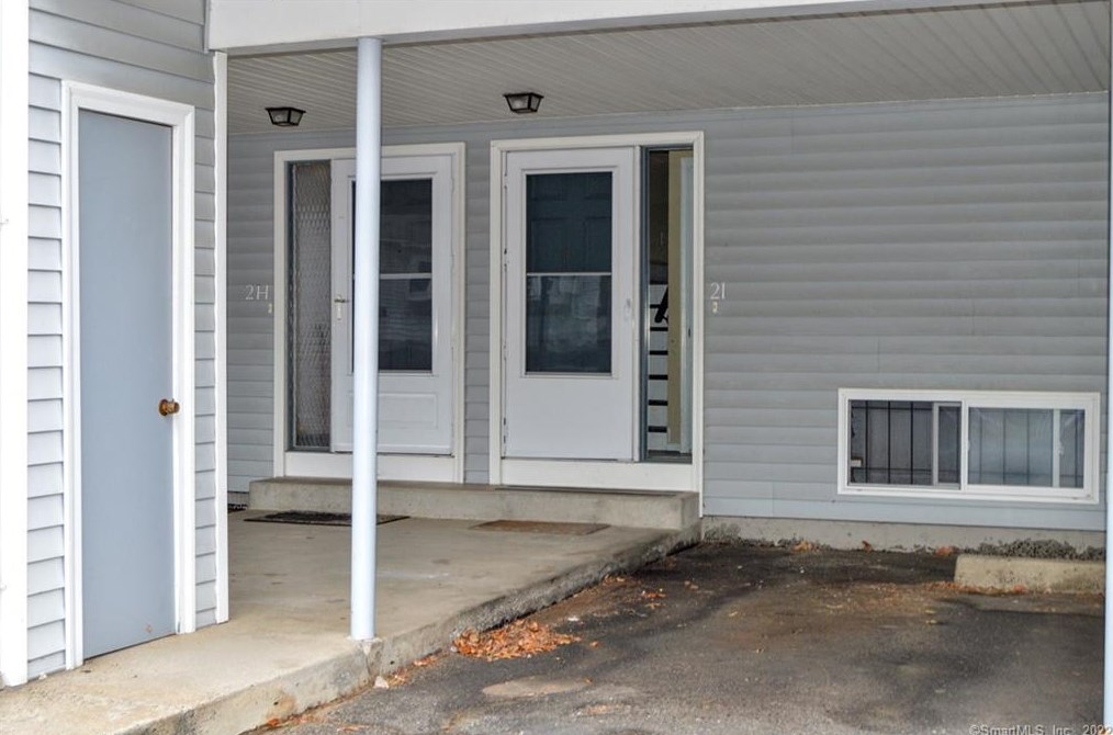 50 E Hill Rd Apt 2i, Collinsville, CT