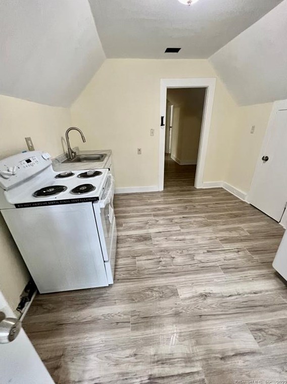 54 Bronson St #3fl, Waterbury, CT 06704