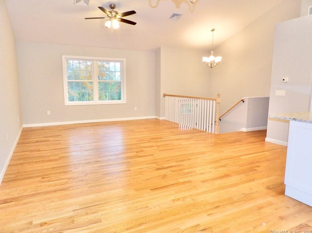 19 Moxley Rd, Uncasville, CT 06382