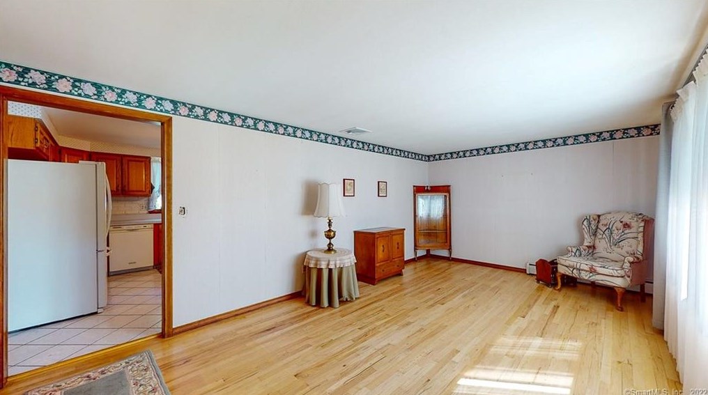 60 Arrowhead Dr, Hartford, CT 06111-1805