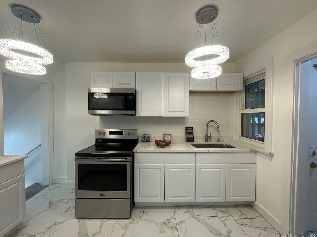 16 Allendale Rd, Hartford CT exterior