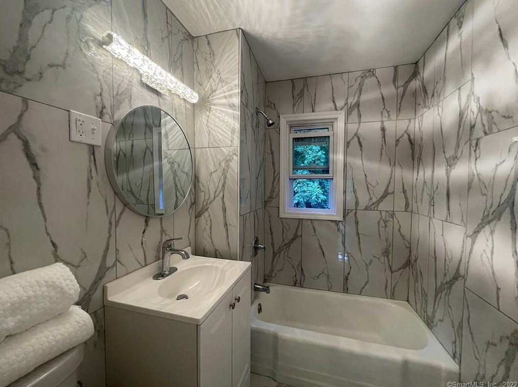 16 Allendale Rd, Hartford CT exterior