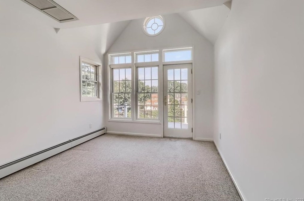 6 Bolton Ln, Westport CT  06880-2324 exterior