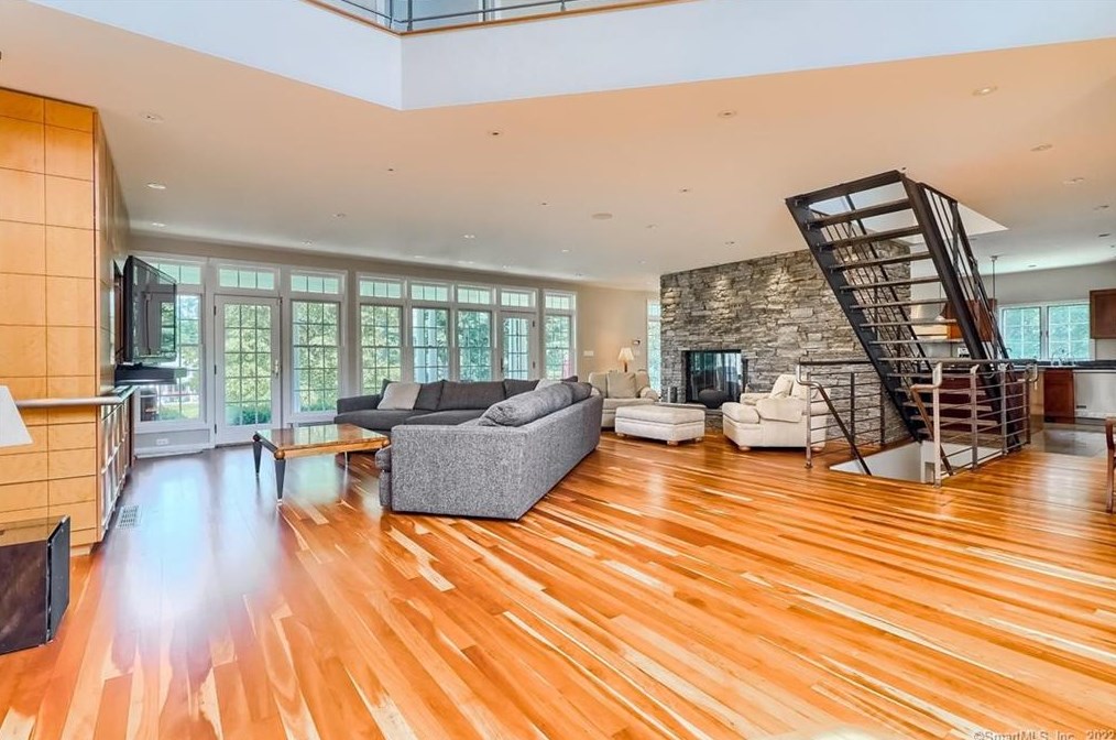 6 Bolton Ln, Westport CT  06880-2324 exterior