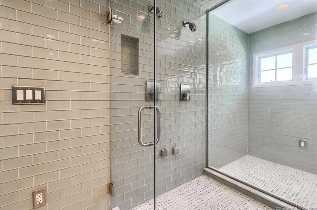 6 Bolton Ln, Westport CT  06880-2324 exterior