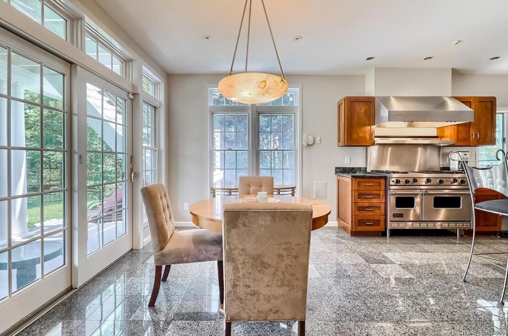 6 Bolton Ln, Westport CT  06880-2324 exterior
