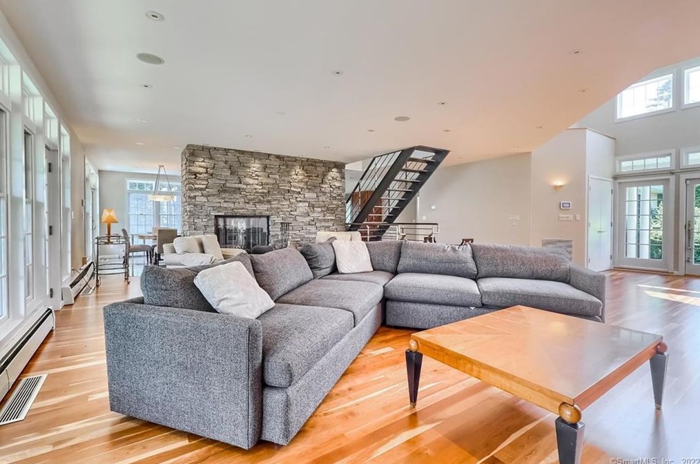 6 Bolton Ln, Westport CT  06880-2324 exterior