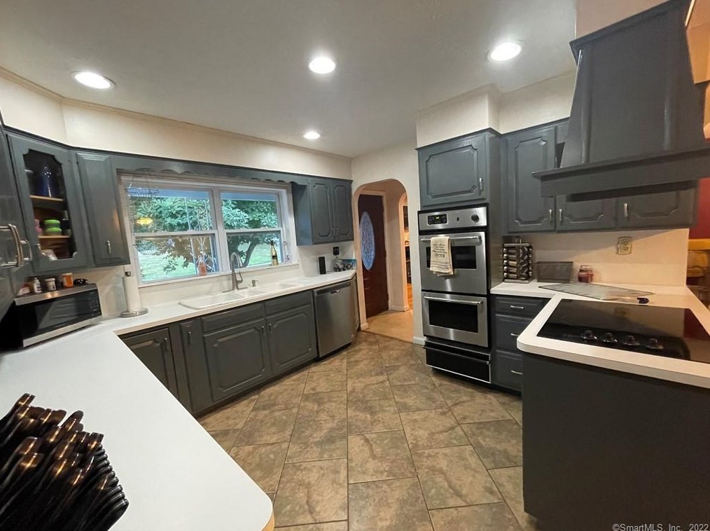 29 Podurgiel Ln, Uncasville, CT 06382