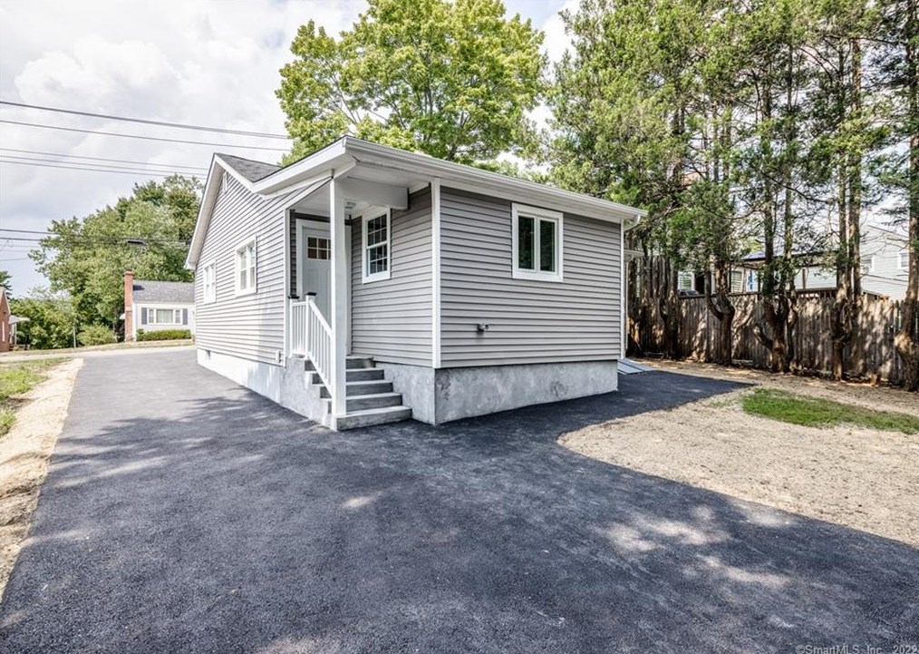 677 Pine Rock Ave, New Haven CT  06514-3814 exterior