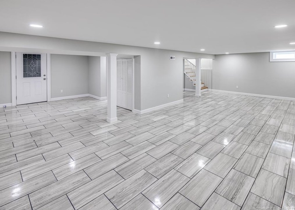 677 Pine Rock Ave, New Haven CT  06514-3814 exterior